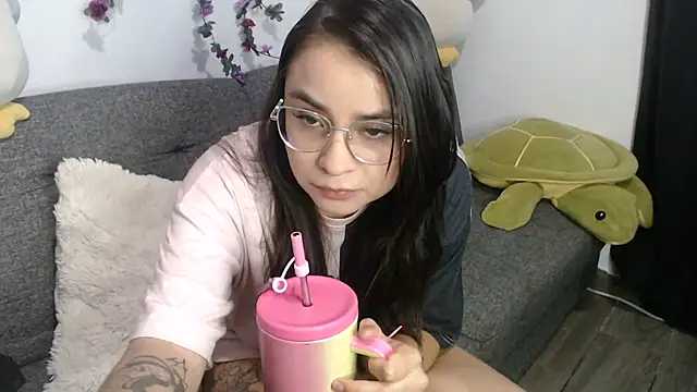 Snapshot of Zoeeeth_ chatting on 6, 8, 2026 Zoeeeth online show from 6, 8, 2026