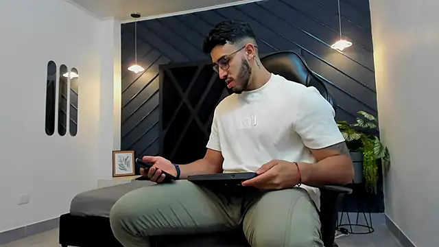 Liam Kleiin online show from 9, 10, 2025