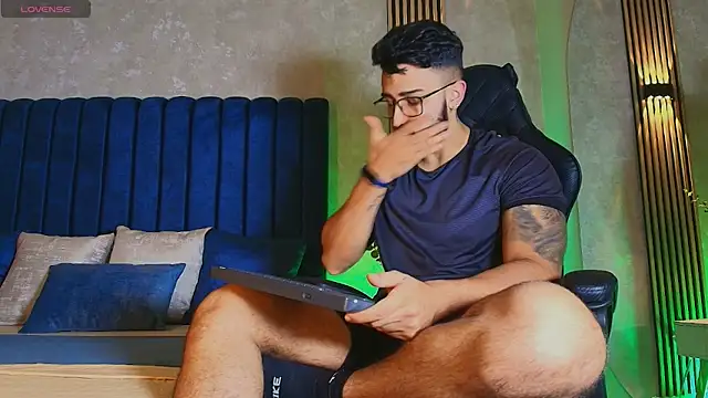 Snapshot of Liam_Kleiin chatting on 7, 7, 2026 Liam Kleiin online show from 7, 7, 2026