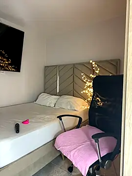 kellya  online show from 31, 10, 2025