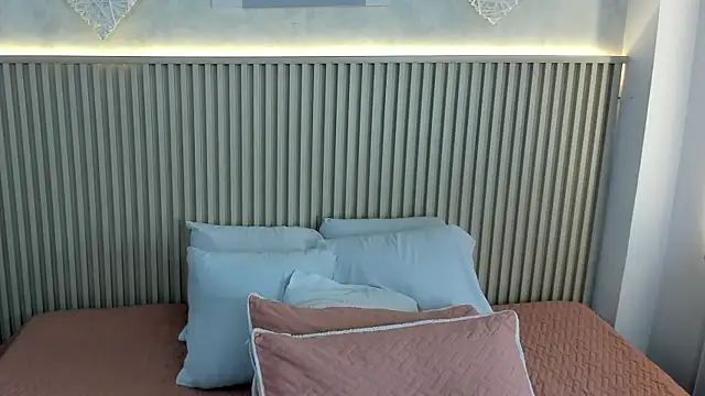 charlottebrowns  online show from 18, 12, 2025