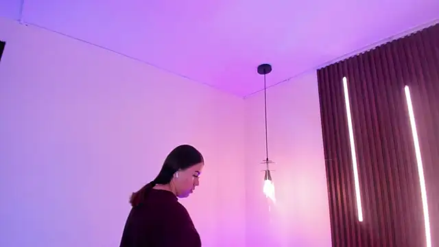 ArianaBaker online show from 10, 4, 2026