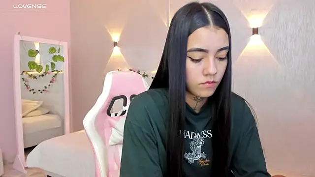 miagomezweb1 online show from 15, 2, 2025