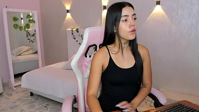 miagomezweb1 online show from 27, 2, 2025