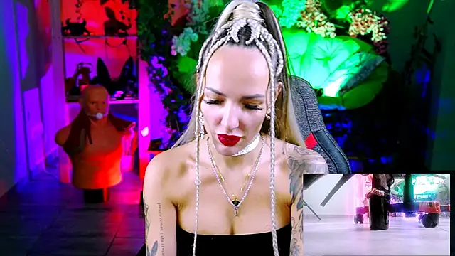 MonicaMaxwel online show from 1, 11, 2025