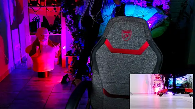 MonicaMaxwel online show from 7, 11, 2025