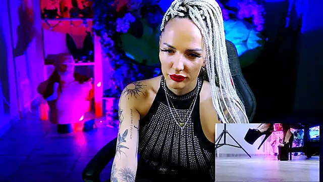 MonicaMaxwel online show from 13, 11, 2025