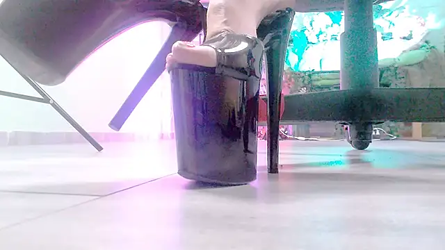 MonicaMaxwel online show from 19, 12, 2025