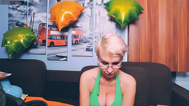 Snapshot of HelgaHimmell chatting on 12, 11, 2025 HelgaHimmell online show from 12, 11, 2025