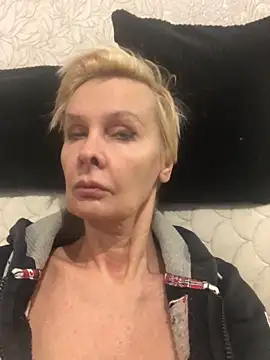 Snapshot of HelgaHimmell chatting on 18, 11, 2025 HelgaHimmell online show from 18, 11, 2025