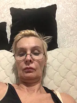 Snapshot of HelgaHimmell chatting on 19, 11, 2025 HelgaHimmell online show from 19, 11, 2025