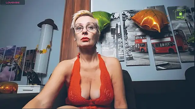 Snapshot of HelgaHimmell chatting on 28, 11, 2025 HelgaHimmell online show from 28, 11, 2025