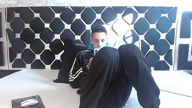 Snapshot of thiago19s chatting on 13, 2, 2025 thiago19s online show from 13, 2, 2025