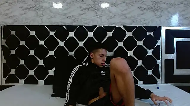 Snapshot of thiago19s chatting on 13, 2, 2025 thiago19s online show from 13, 2, 2025