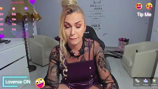 Snapshot of GlossyDiamondX chatting on 2, 4, 2026 GlossyDiamondX online show from 2, 4, 2026