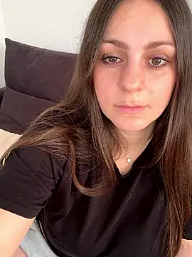 Snapshot of Loella-Rose chatting on 14, 12, 2025 Loella-Rose online show from 14, 12, 2025