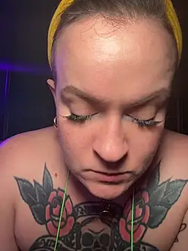 Snapshot of quinnmariexo chatting on 27, 5, 2026 quinnmariexo online show from 27, 5, 2026