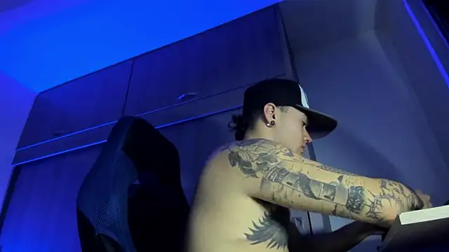 Snapshot of male_pussy chatting on 19, 12, 2025 male pussy online show from 19, 12, 2025