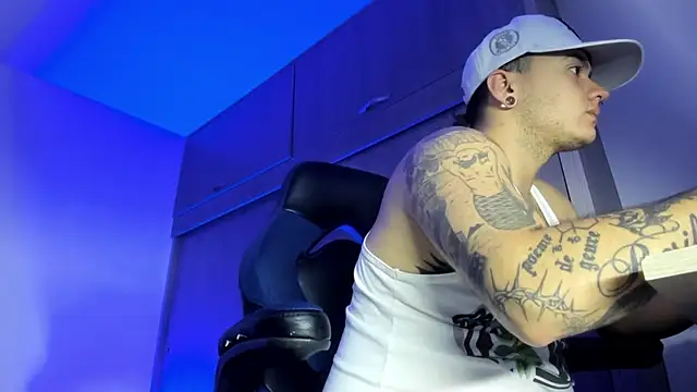 Snapshot of male_pussy chatting on 8, 1, 2026 male pussy online show from 8, 1, 2026