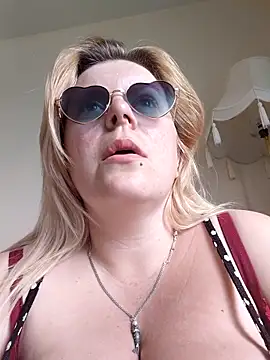 Snapshot of pinkieMilfPUSY chatting on 9, 6, 2026 pinkieMilfPUSY online show from 9, 6, 2026
