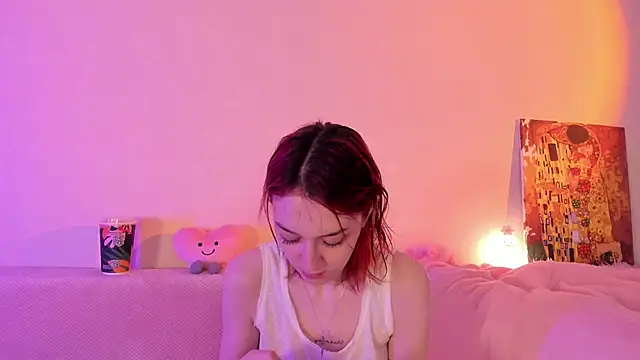 Snapshot of CrystalRey chatting on 2, 2, 2025 CrystalRey online show from 2, 2, 2025