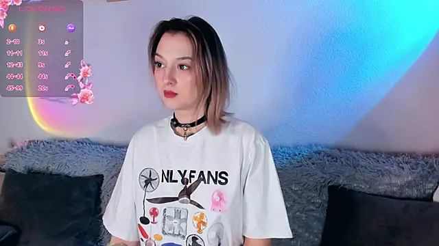 Snapshot of CrystalRey chatting on 9, 10, 2025 CrystalRey online show from 9, 10, 2025