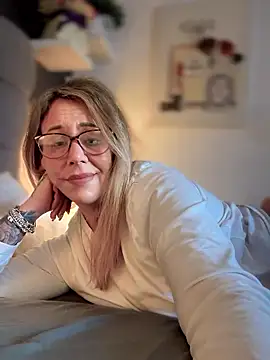 blondebitch2 online show from 14, 1, 2026