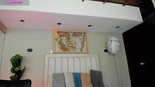 Snapshot of _AlejaCruz_ chatting on 6, 7, 2026 AlejaCruz online show from 6, 7, 2026