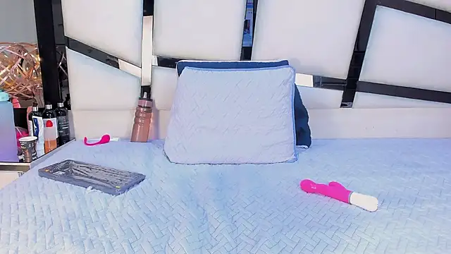 ElizabethAdams  online show from 10, 2, 2026