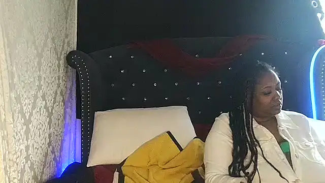 Snapshot of msyvette1970@xh chatting on 6, 12, 2024 msyvette1970xh online show from 6, 12, 2024