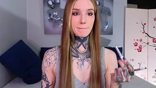 Snapshot of SophieInkk chatting on 1, 10, 2025 SophieInkk online show from 1, 10, 2025