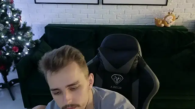 Larstar01 online show from 12, 12, 2024