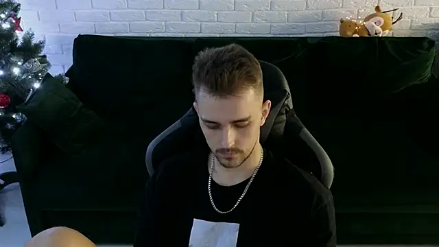 Larstar01 online show from 20, 12, 2024