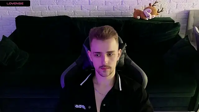 Larstar01 online show from 8, 1, 2025