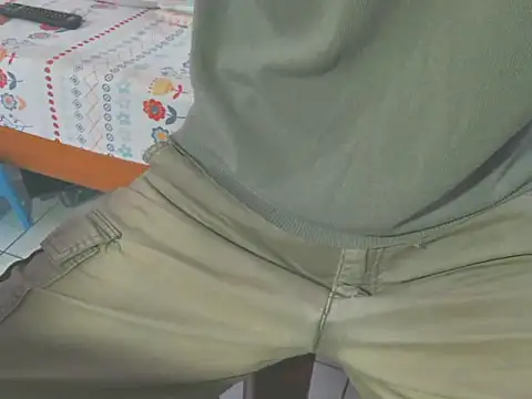 Snapshot of triangle0623 chatting on 6, 11, 2025 triangle0623 online show from 6, 11, 2025