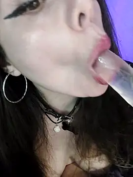 Snapshot of Kimiechanuwu chatting on 7, 2, 2026 Kimiechanuwu online show from 7, 2, 2026