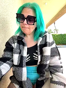 CherryBombBomb online show from 15, 10, 2025