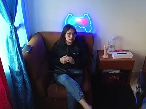 Caroll Luna online show from 1, 12, 2024
