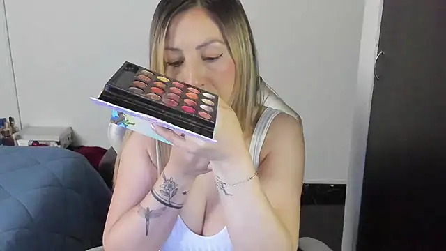 Andreina Suann online show from 19, 2, 2025