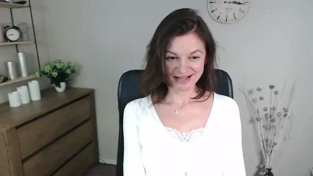 VivianWILD online show from 8, 1, 2025