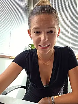 Snapshot of lucie_mehott chatting on 22, 7, 2026 lucie mehott online show from 22, 7, 2026