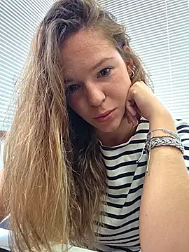 Snapshot of lucie_mehott chatting on 28, 7, 2026 lucie mehott online show from 28, 7, 2026