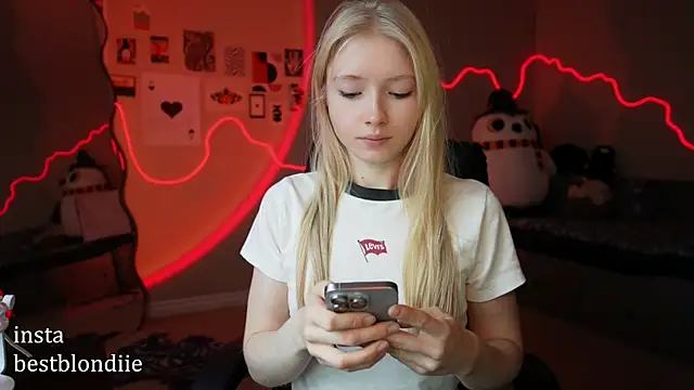 Snapshot of bestblonde chatting on 17, 1, 2025 bestblonde online show from 17, 1, 2025