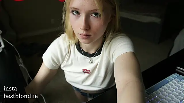 Snapshot of bestblonde chatting on 15, 3, 2025 bestblonde online show from 15, 3, 2025