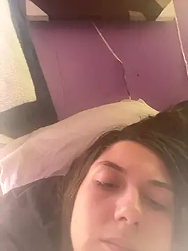 Snapshot of itzcheyduh chatting on 2, 10, 2025 itzcheyduh online show from 2, 10, 2025