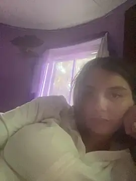 Snapshot of itzcheyduh chatting on 8, 10, 2025 itzcheyduh online show from 8, 10, 2025