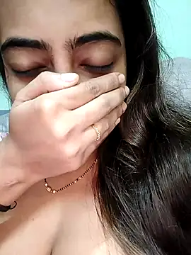 Snapshot of sexyindi_couple chatting on 21, 12, 2024 sexyindi couple online show from 21, 12, 2024