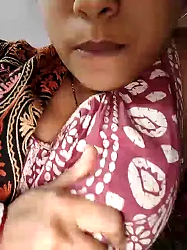 Snapshot of sexyindi_couple chatting on 26, 1, 2025 sexyindi couple online show from 26, 1, 2025