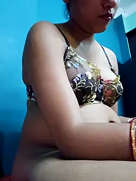 Snapshot of sexyindi_couple chatting on 2, 10, 2025 sexyindi couple online show from 2, 10, 2025