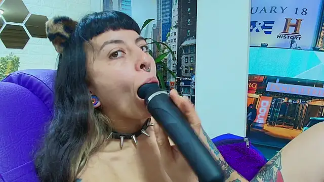 Naughty Kittenm online show from 7, 3, 2025